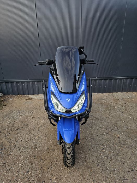 Скутер Maxsi 150кубов