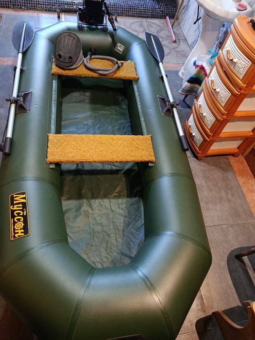 Продам лодку с мотором