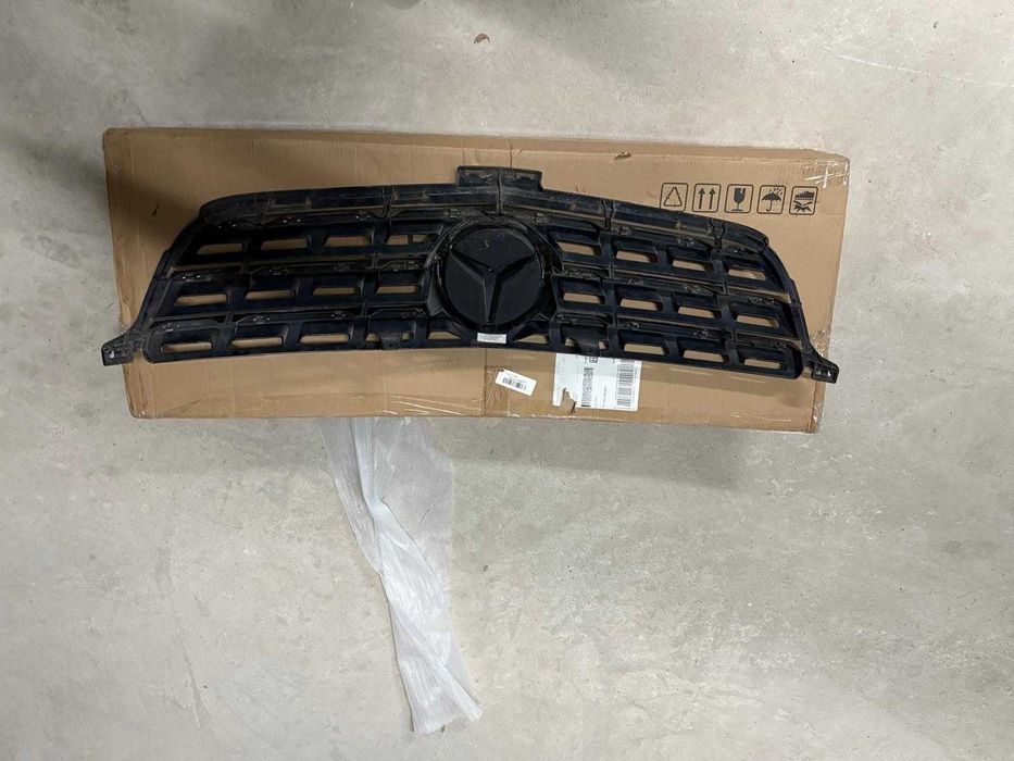 Оригинална Решетка за Mercedes W213