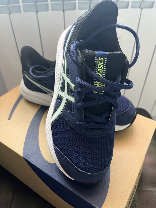 Маратонки nike,asics