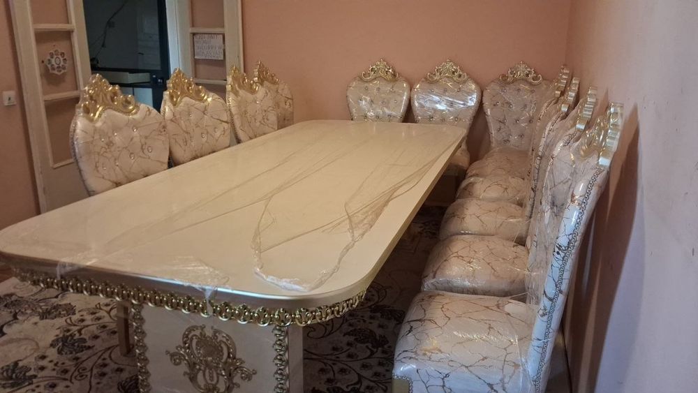 Срочно продаётся стол на 12 персон,новый,не пользованный