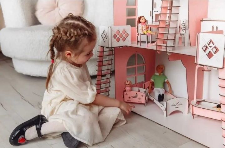 Кукольный дом и мебель для Барби