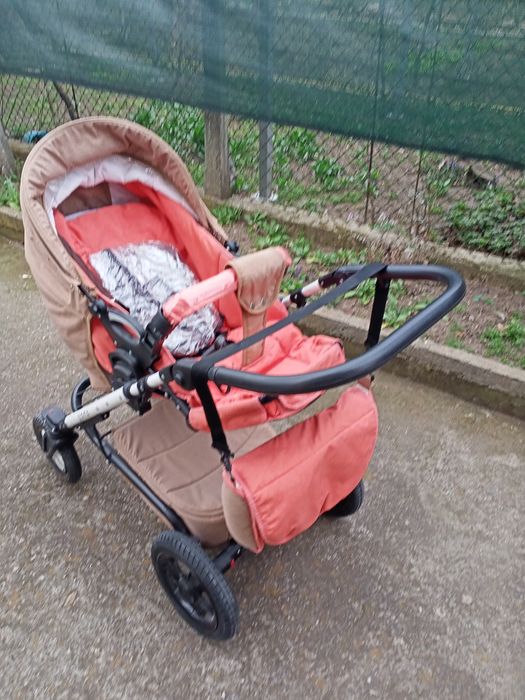 Трансформираща се бебешка количка