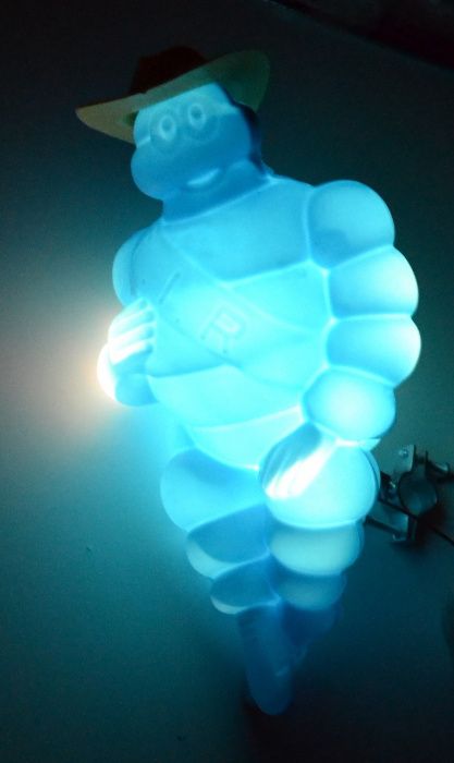 Светещо човече Мишелин 30см , 4 цвята