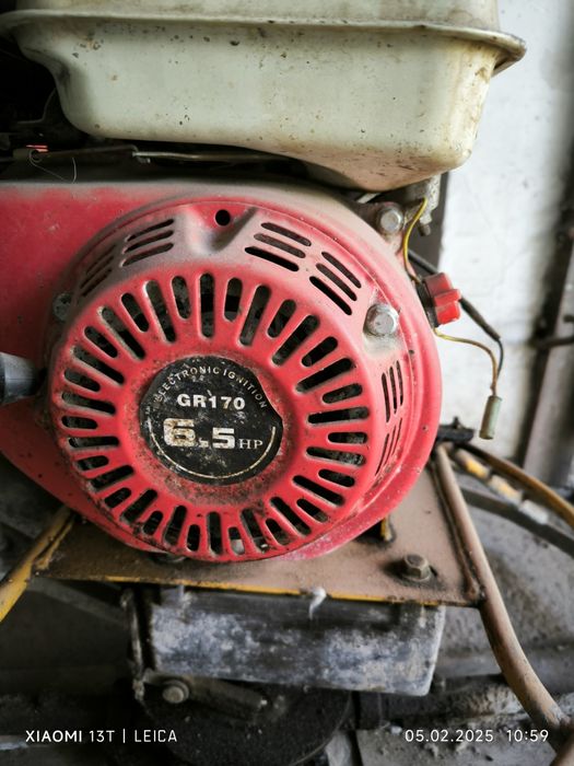 Продам вертолёт затиручную машину  (бензиновая) в рабочем состояние