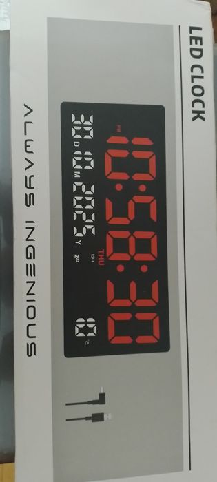 Часы электронные, настенные