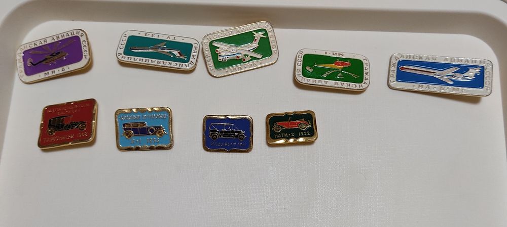 Продам значки разные