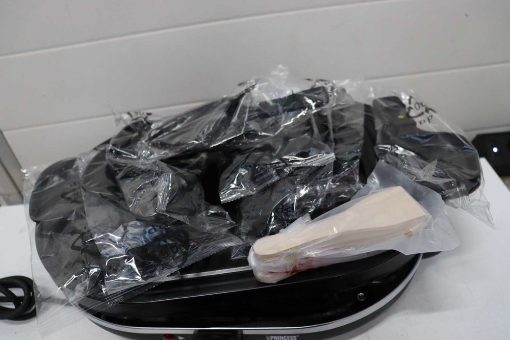 Раклет грил Princess - Овална форма, 8 тигана, Многофункционална плоча