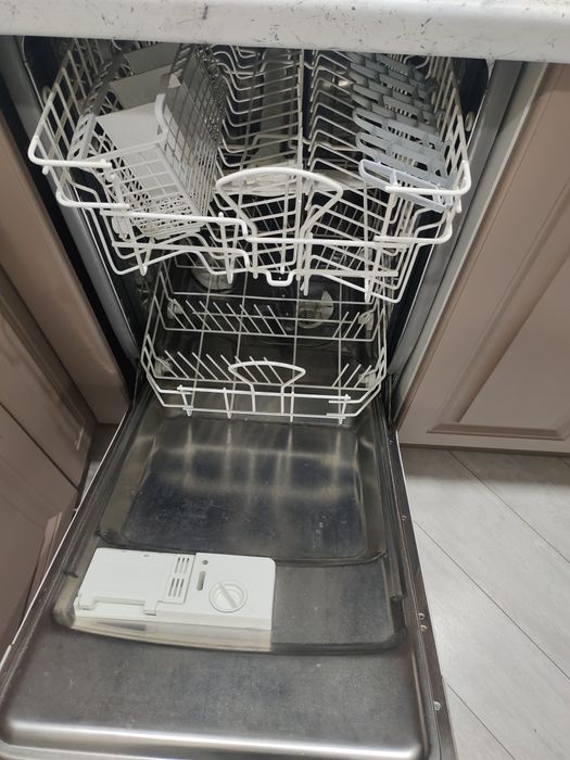 Продам посудомоечную машину Ariston