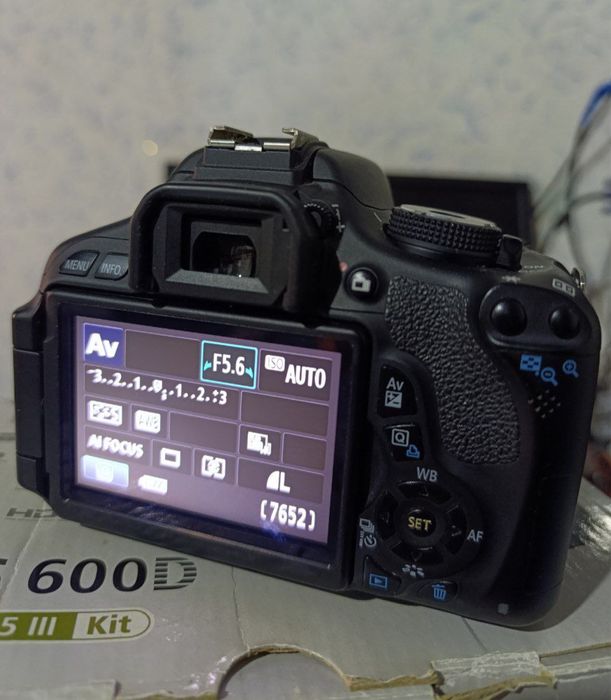 Canon eos 600D sotiladi