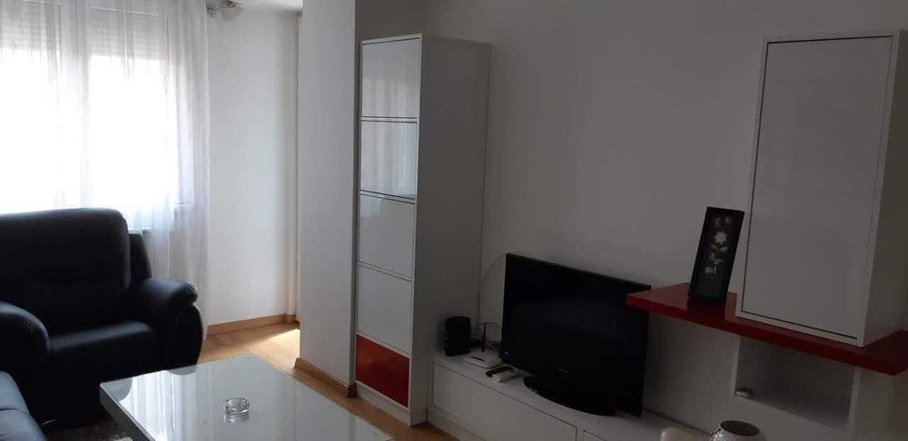 Дава се под наем Двустаен апартамент в Бургас, Възраждане - 48 кв.м за 204 € - Снимка #3