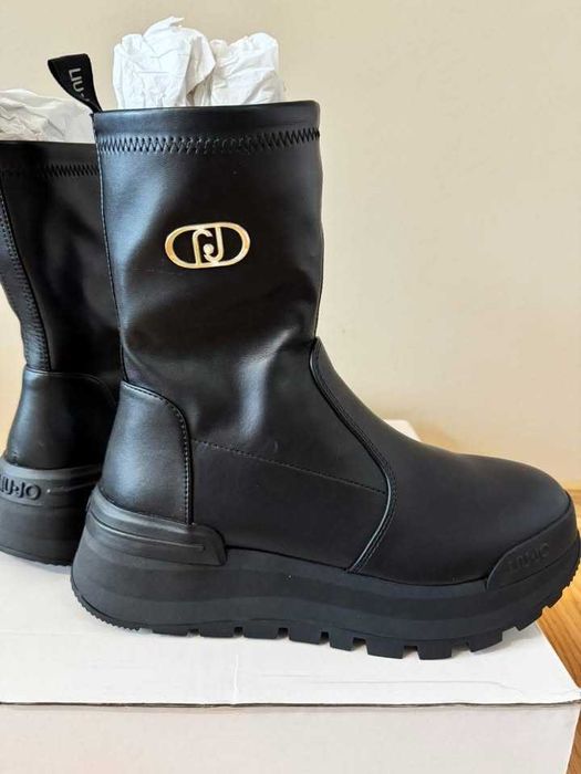 Нови, оригинални дамски боти LIU JO AMAZING 22