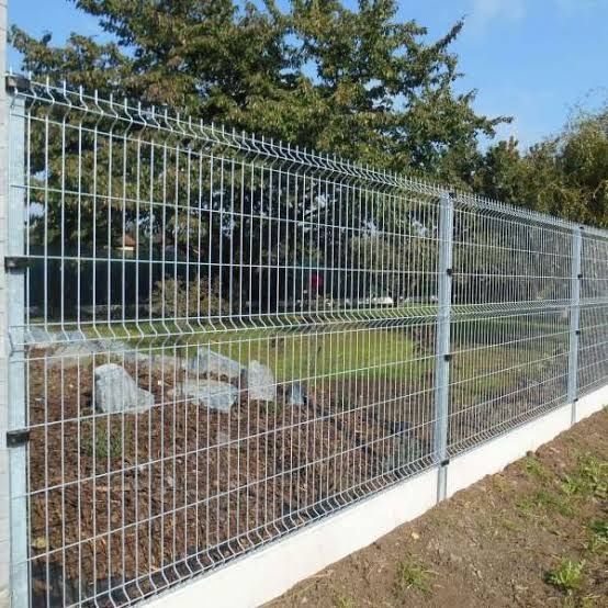 Construim garduri din plasă bordurata