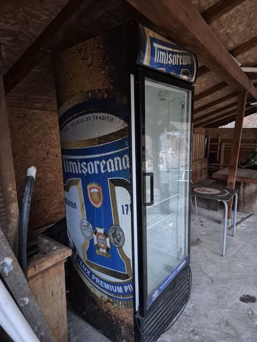 Vând vitrina băuturi