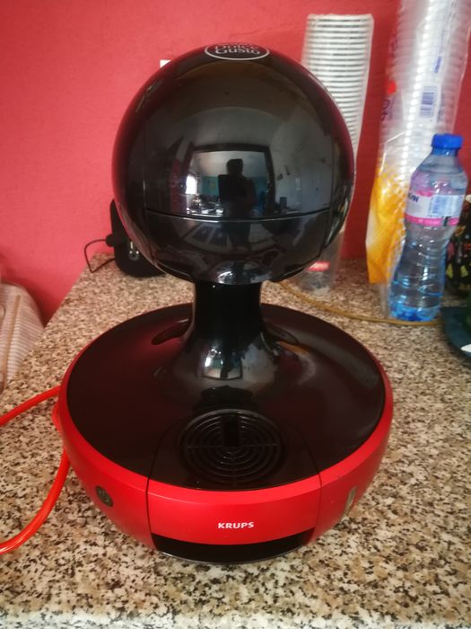 Кафе машина с капсули dolche gusto