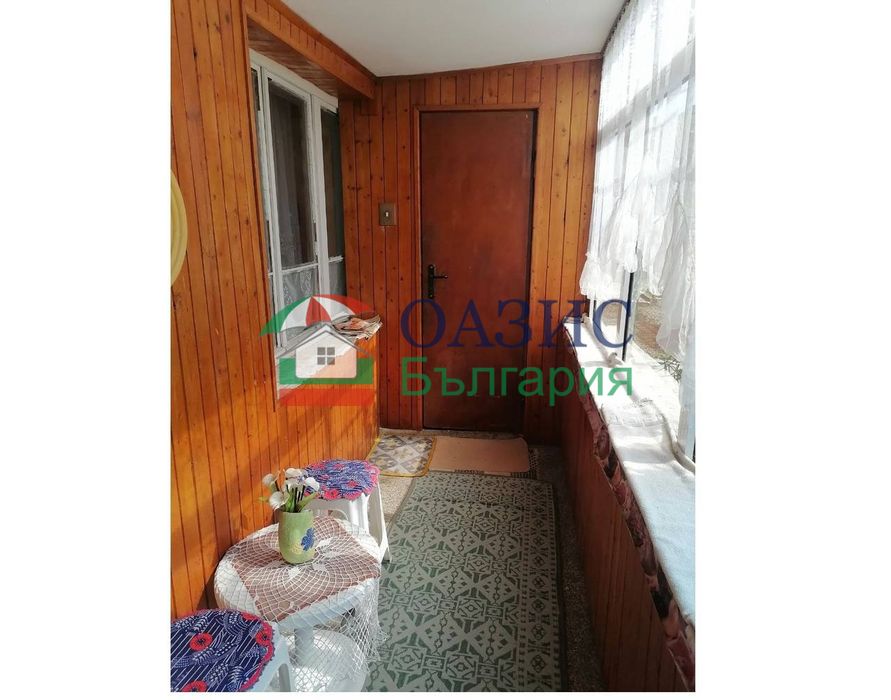 Къща на 3 етажа 252 кв. м.+двор 690 кв. м.+два гаража,център Свети Влас,България,