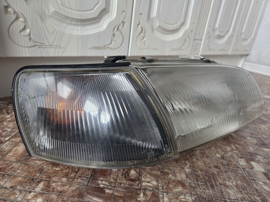 Оригинальные фары Карина е комплект