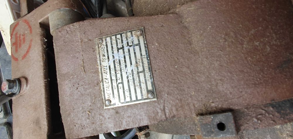 Doua motoare pentru masina de cusut cu ambreiaj