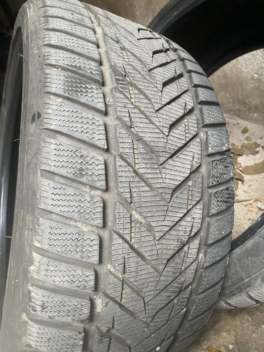 Зимна гума Vredestein 245/35/20