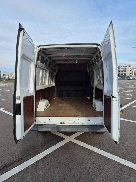 Inchiriez duba de inchiriat fără șofer mutări transport mobilă marfă