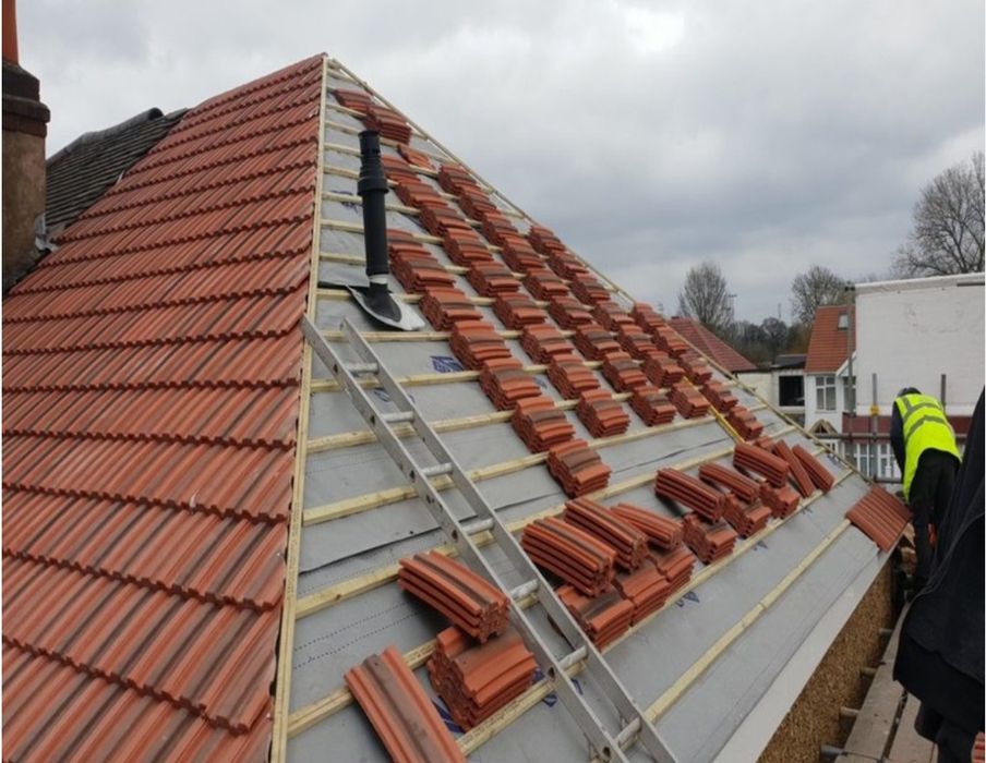 Montaj  acopersuri dulgherie tigla metalica reparati de urgenta