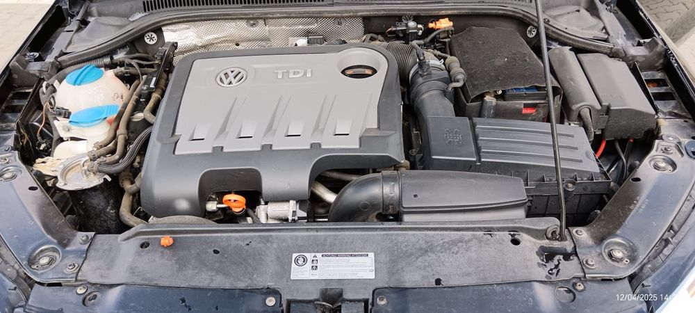 Vând Volkswagen Jetta