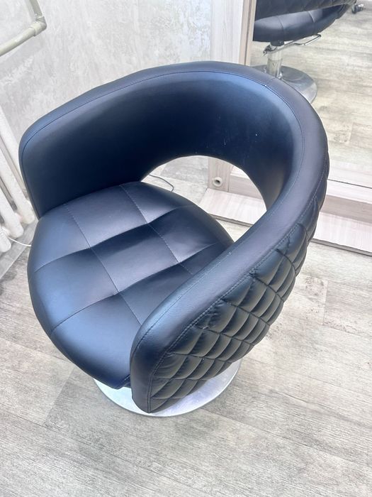 Продам кресло для парикмахера