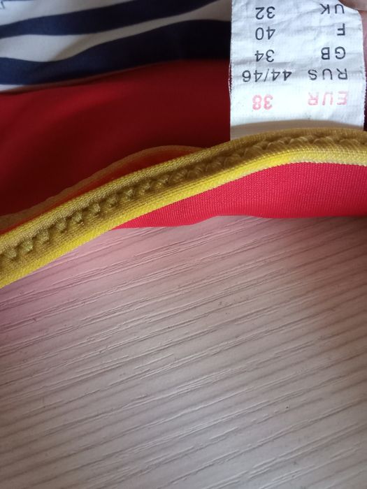 Купальники раздельные.