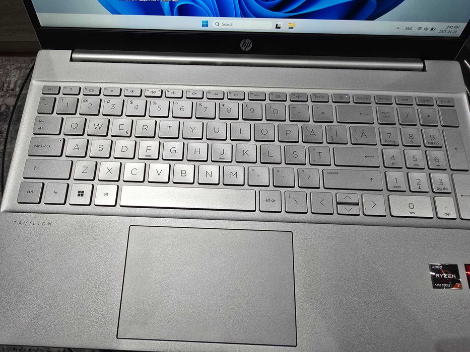 Продавам HP Pavilion модел 15-eh1041nq