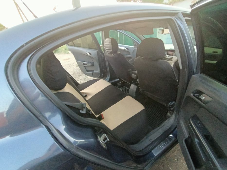 Продам машину Опель астра 2008 года.