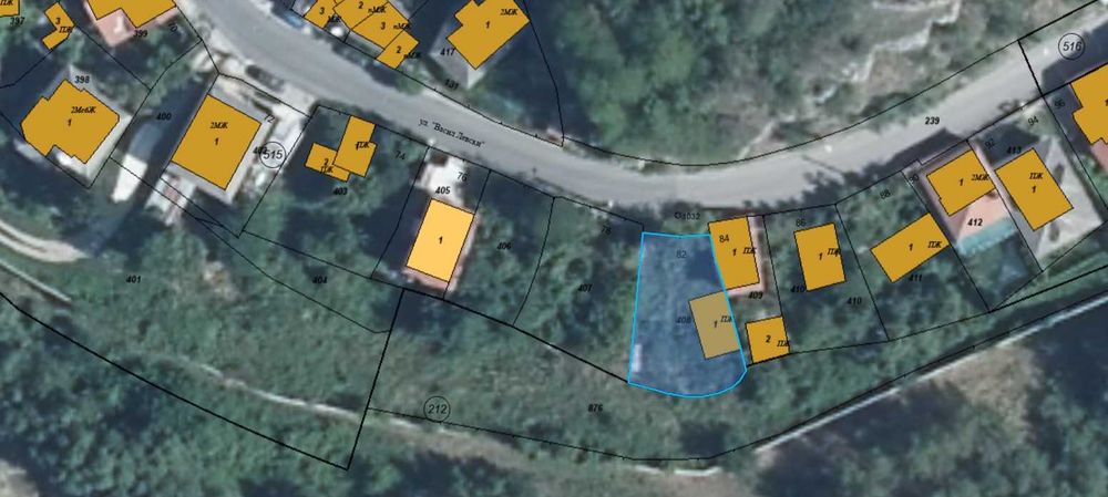 Парцел с жилищна постройка във Вароша