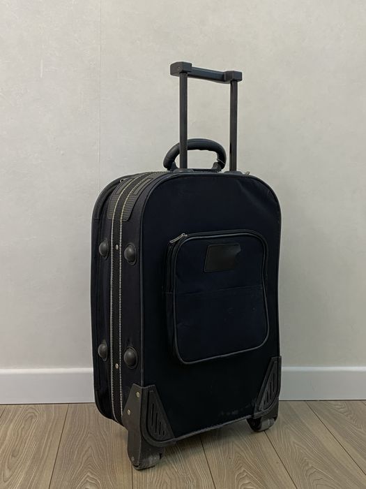 Черный чемодан для ручной клади