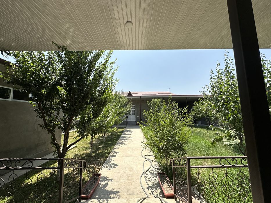 Продаётся загородный коттедж (дача) Бостанлыкский район.