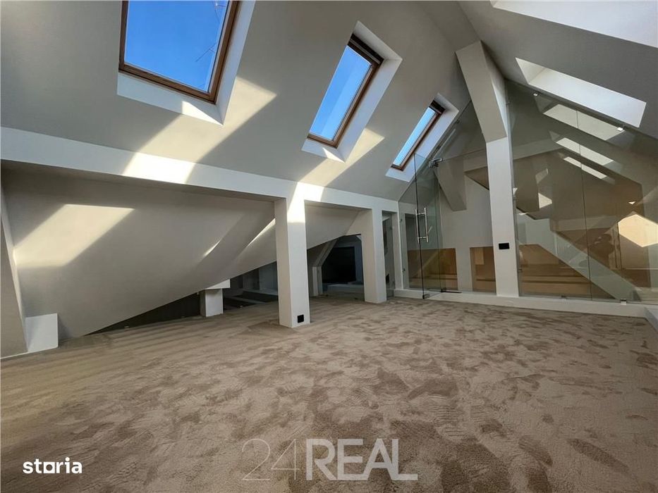 Penthouse in vila, de vanzare - Strada Tokio