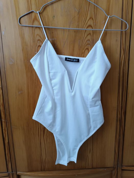 Дамски блузи с дълъг ръкав и дамски потници боди