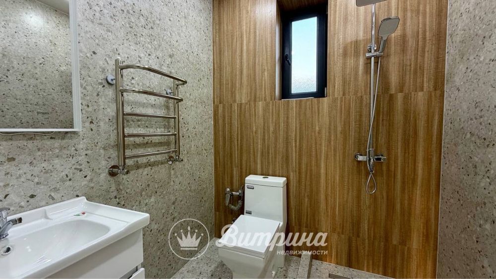 Коттедж в махалле Амира Темура , 5 комнатный  на 2-х сотках