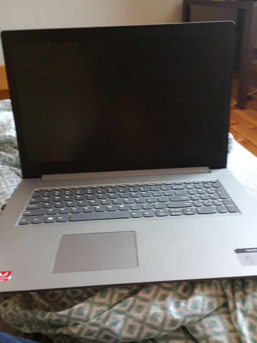 Laptop Lenovo IdeaPad L340. De muncă îl vând la 3250 lei