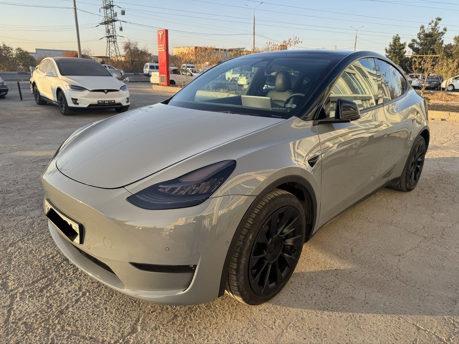 Tesla Model Y 2021 yil kam yurgan