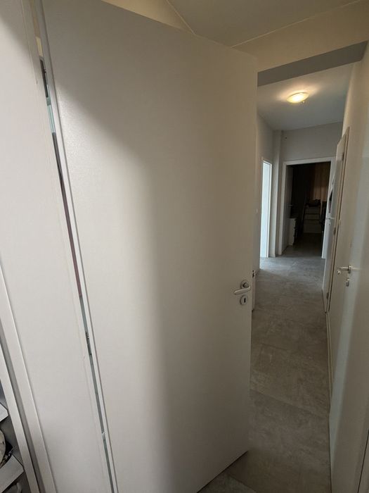 Монтаж на интериорни врати