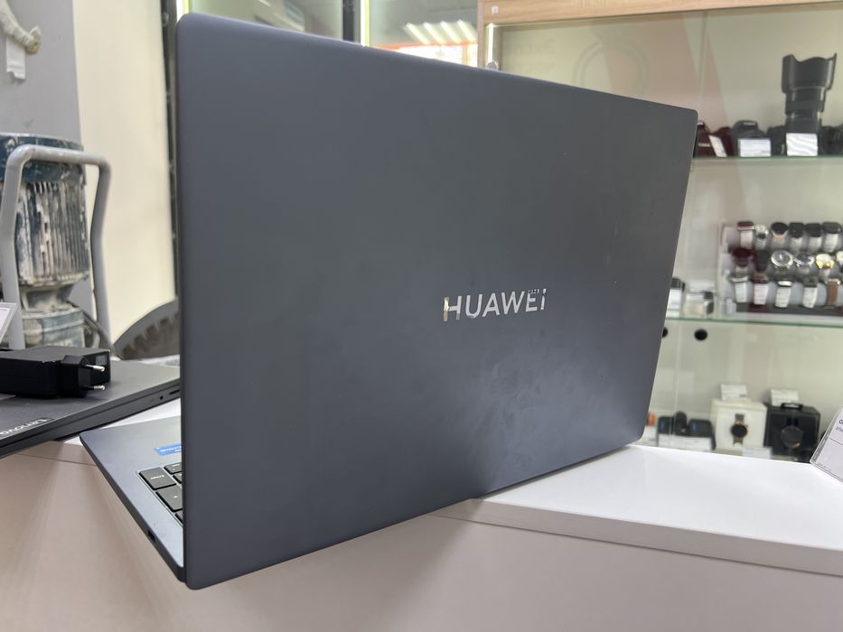 Huawei matebook d16 (p25)