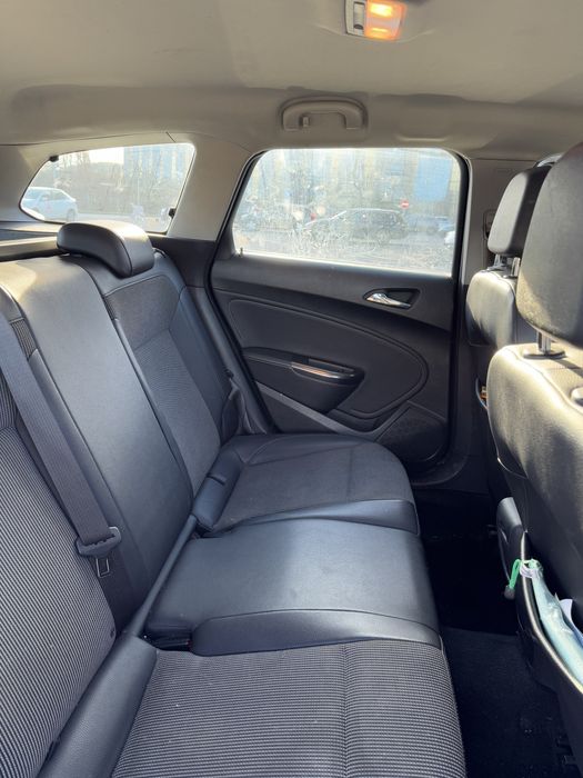 Opel Astra J 1.7 CDTI 2012 / climatronic / consum mic / întreținută