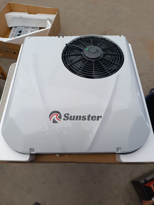 Таванен климатик 12V за камиони  пикапи, каравани, микробуси, всякакъв вид селскостопанска и строителна техника.
Възможности за паркиране и шофиране.