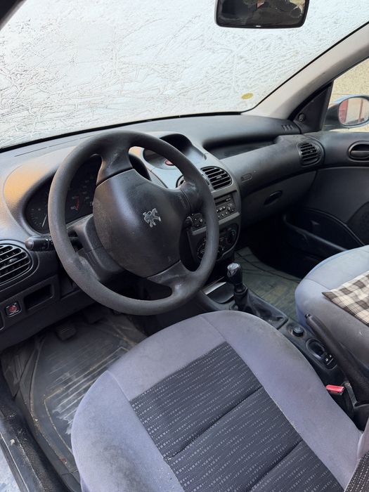 Peugeot 206 de Vanzare. Mașina merge sau pentru piese