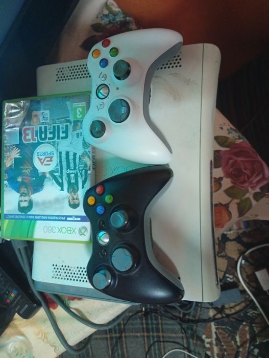 Vând Xbox 360,înstare foarte buna a fost folosit doar 3luni merge foar