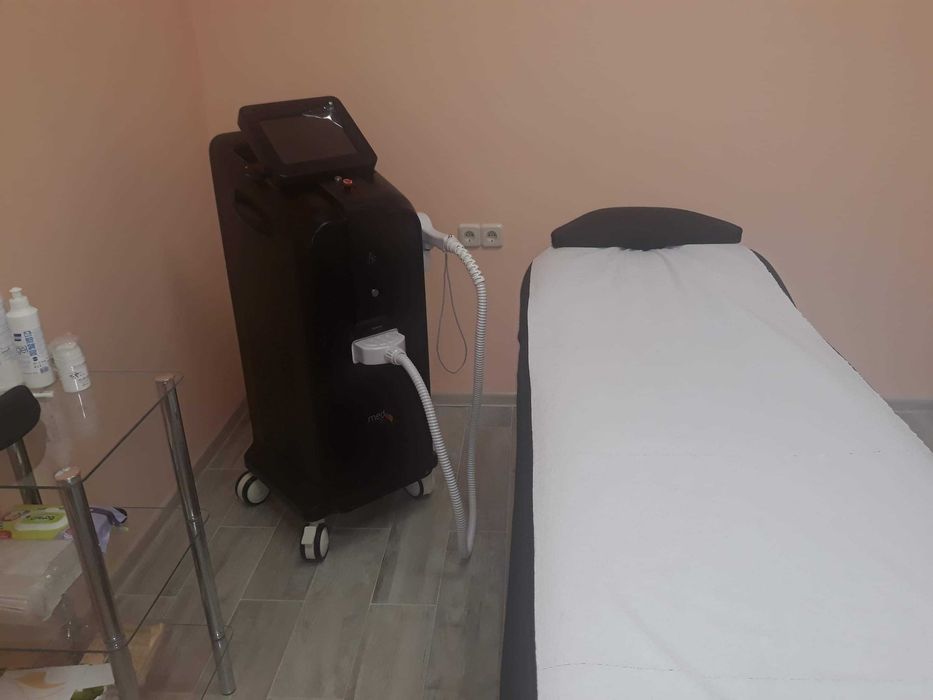 Апарат за лазерна епилация и двусекторно легло