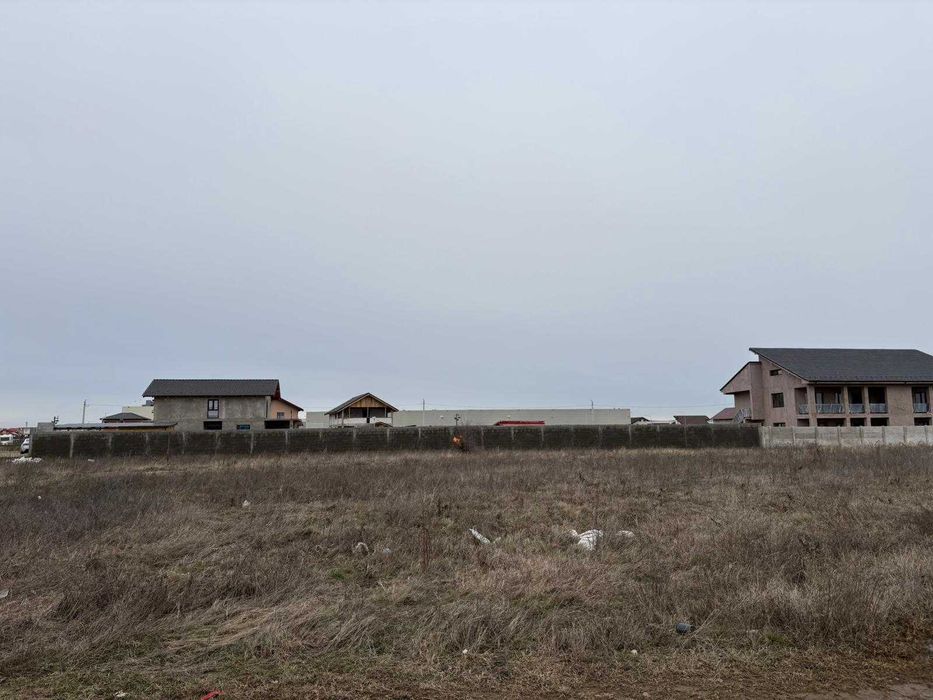 Teren 474 m.p. Carrefour, strazi cedate