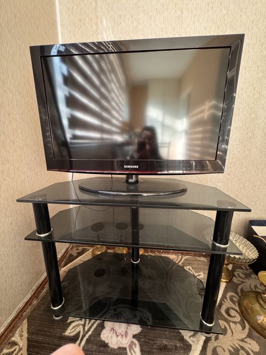 Продам телевизор с подставкой