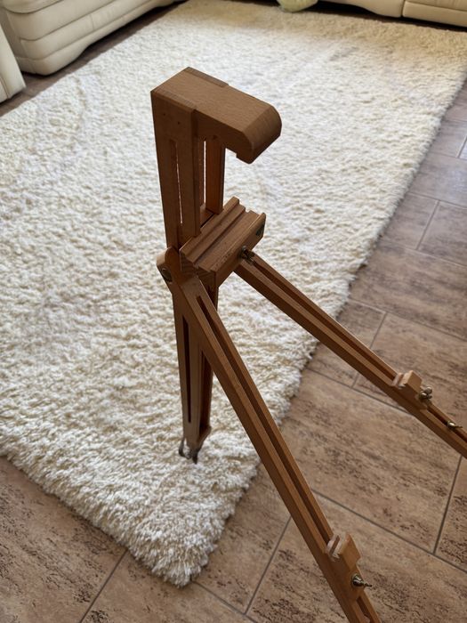 Trepied pictura din lemn .