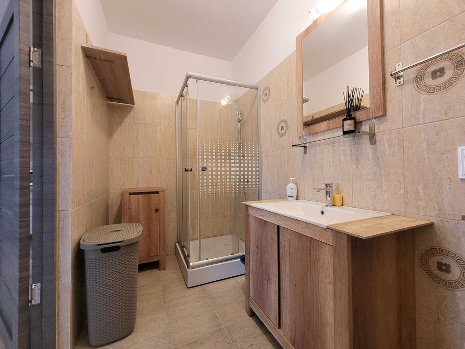 Apartament cu două camere, Bună Ziua