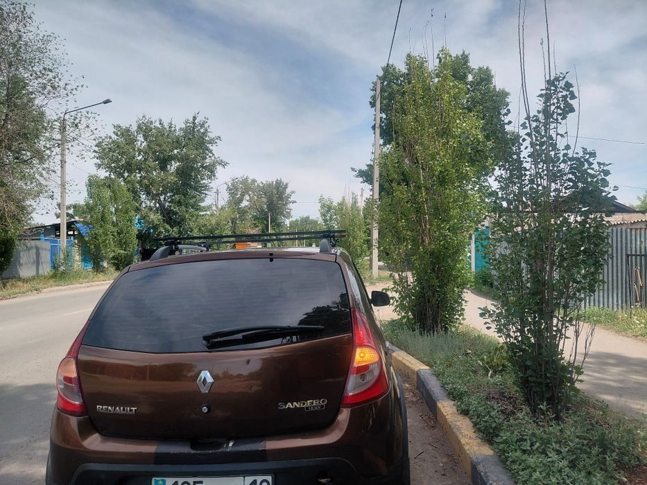 Продам рено сандеро